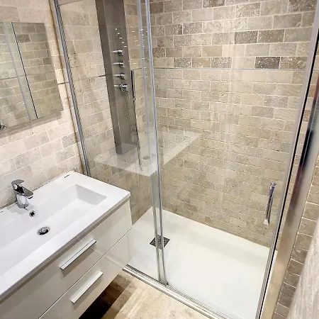 1 Bedroom Rue D'antibes , 1 Min From The Croisette, 5 Mins From The Palais 202 Apartment *